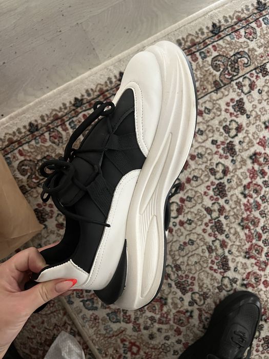 Кроссовки новые