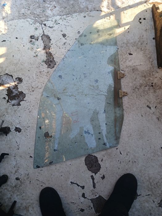 Стекло двери Нисан Сани N14