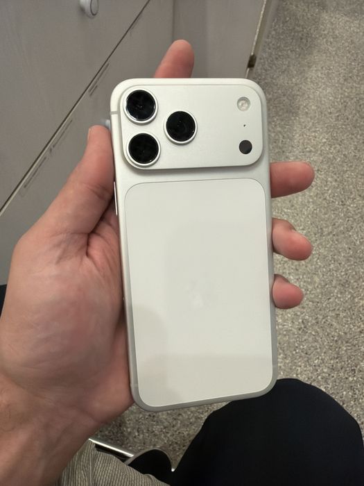 iPhone 17 pro 1 terrabaytli siver