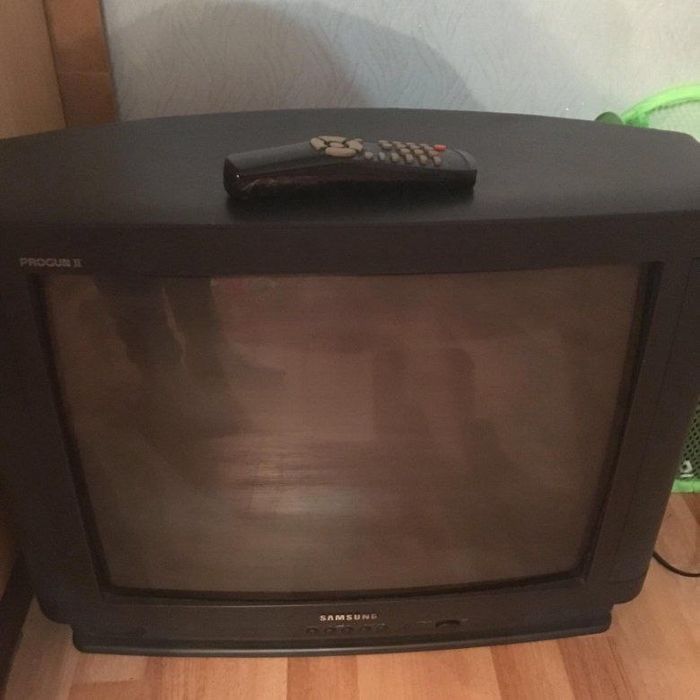Продаю телевизор Samsung progun 2 / 72 диагональ