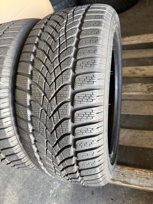 2 anvelope iarna 225/45/17 Dunlop 7.7 mm!