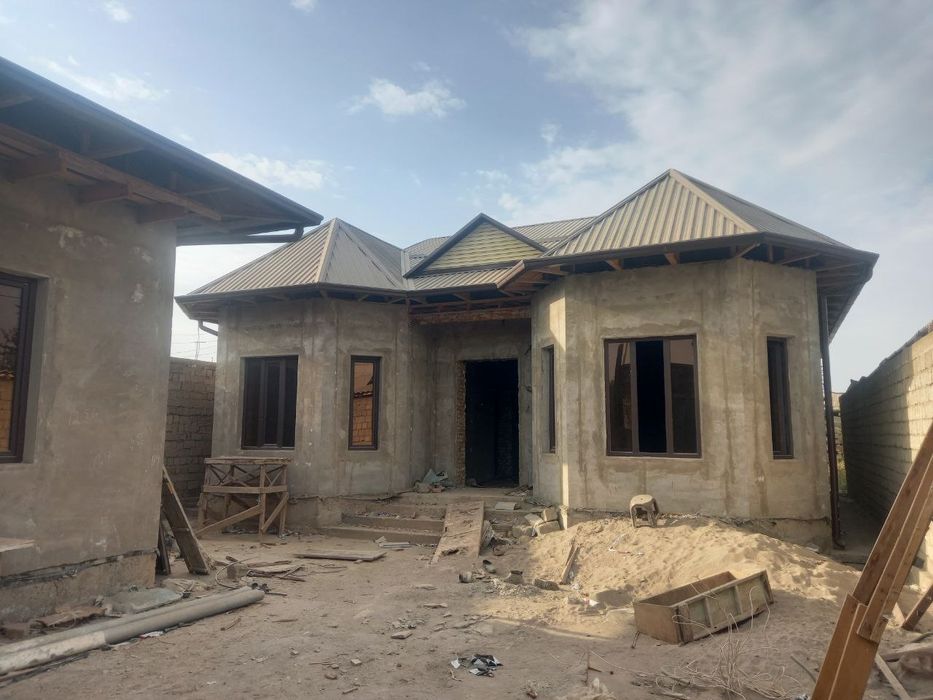 Uy sotiladi yer maydoni 4 sotix