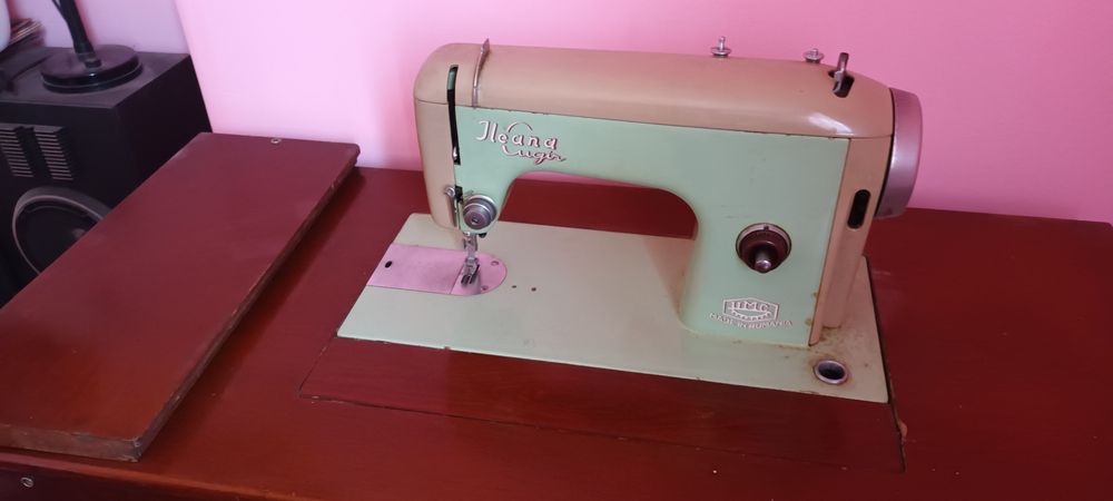 Masina de cusut manuala Ileana stare foarte bună de funcționare.