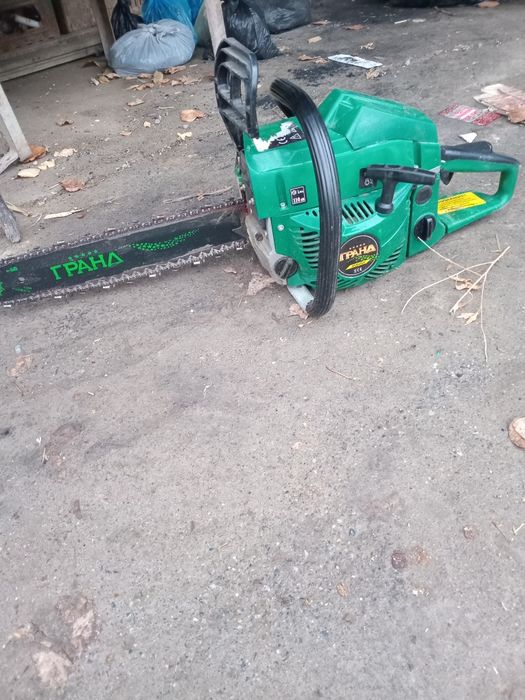 Сотилади  бензопила