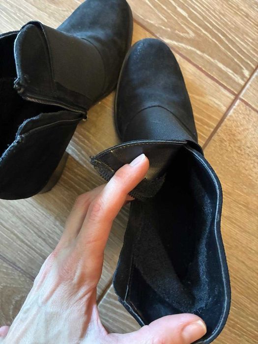 Ghete piele intoarsa 40 negre