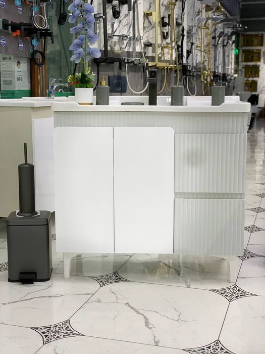 Hamom uchun mebel rakvinalar