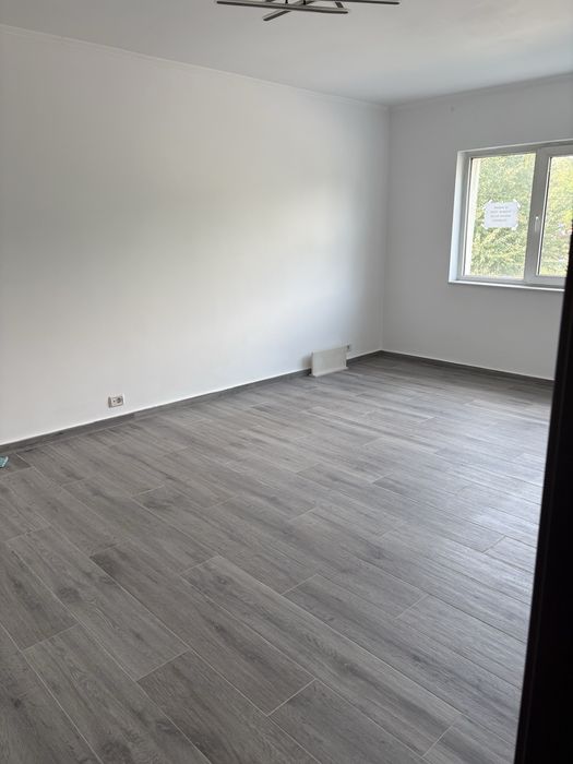Inchiriez camere in apartament pentru activitati comerciale