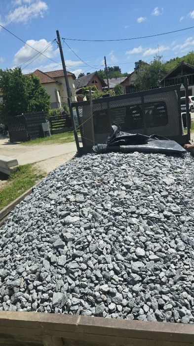 Piatră de munte de diferite tipuri, cu transport inclus. Piatra ornamentala gri si alba
0-4mm
4-8mm
8-16mm
16-25mm
30-60mm
Si bolovani 0-400mm