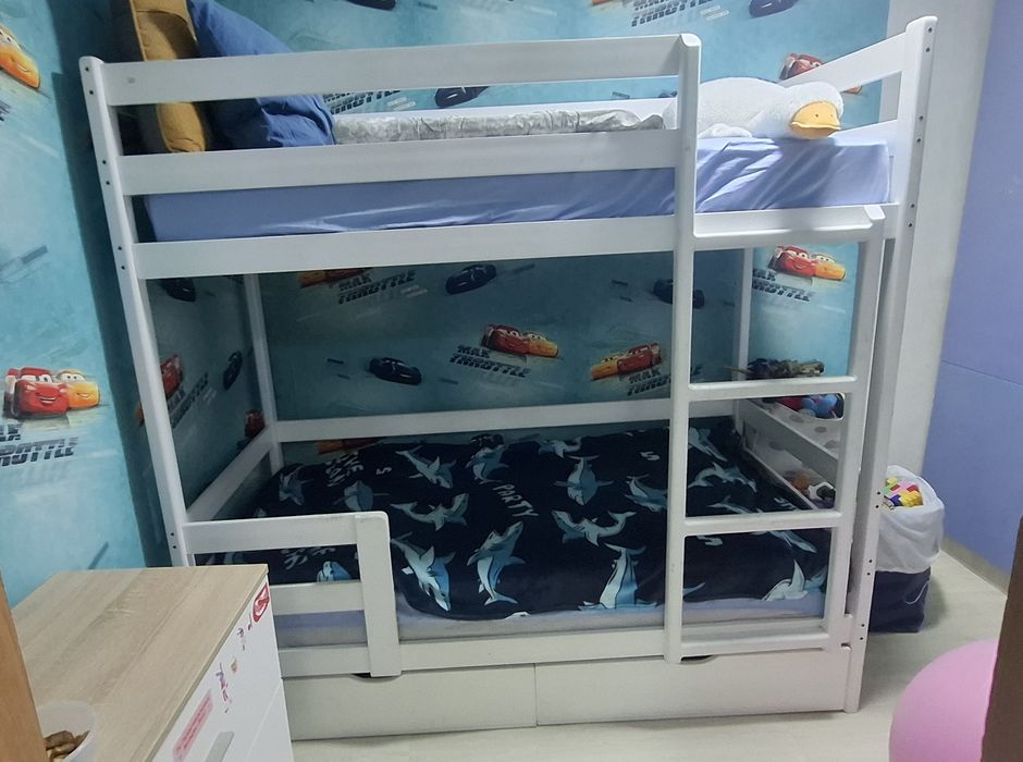 Двухярусная кровать