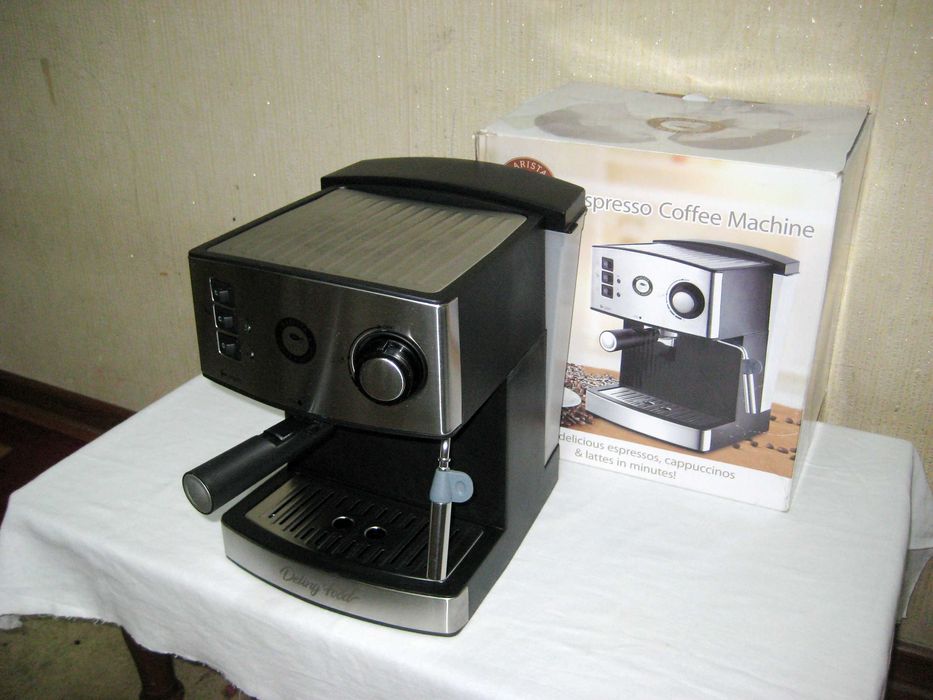 Кофемашина Deling food с капучинатором новым состоянии !