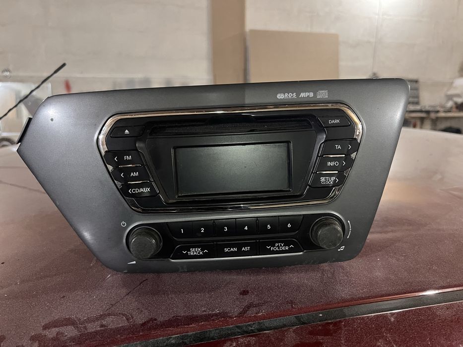 Продам магнитофон от киа рио