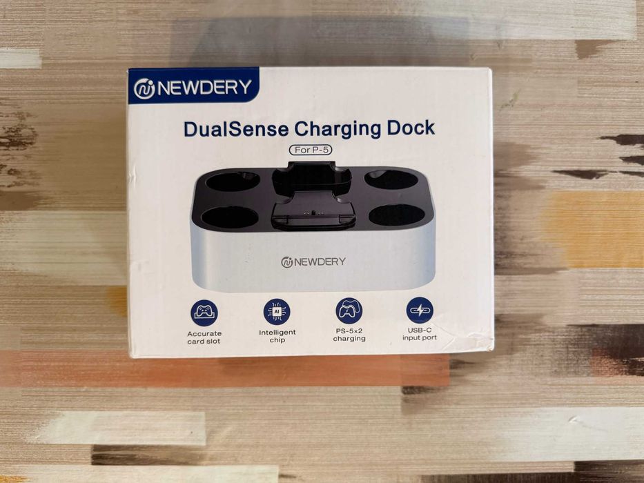 Станция за зареждане на два контролера за PlayStation 5