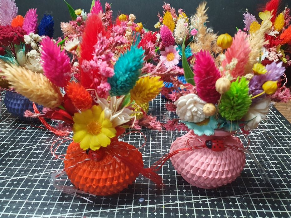 Vaze magnetice cu flori uscate