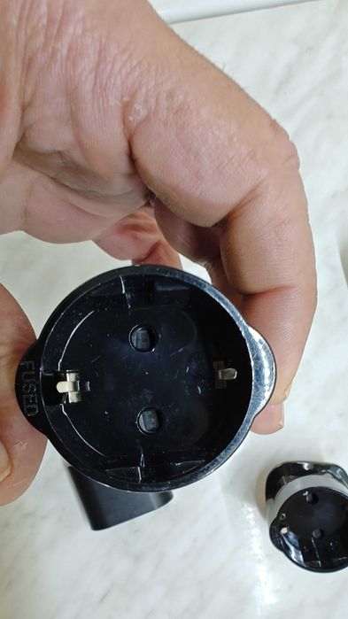 Преходници/адаптери UK/EU стандарт.