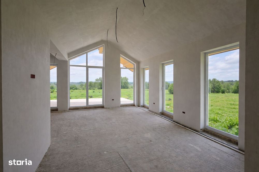 Casă nouă cu terasă panoramică și vedere asupra orașului