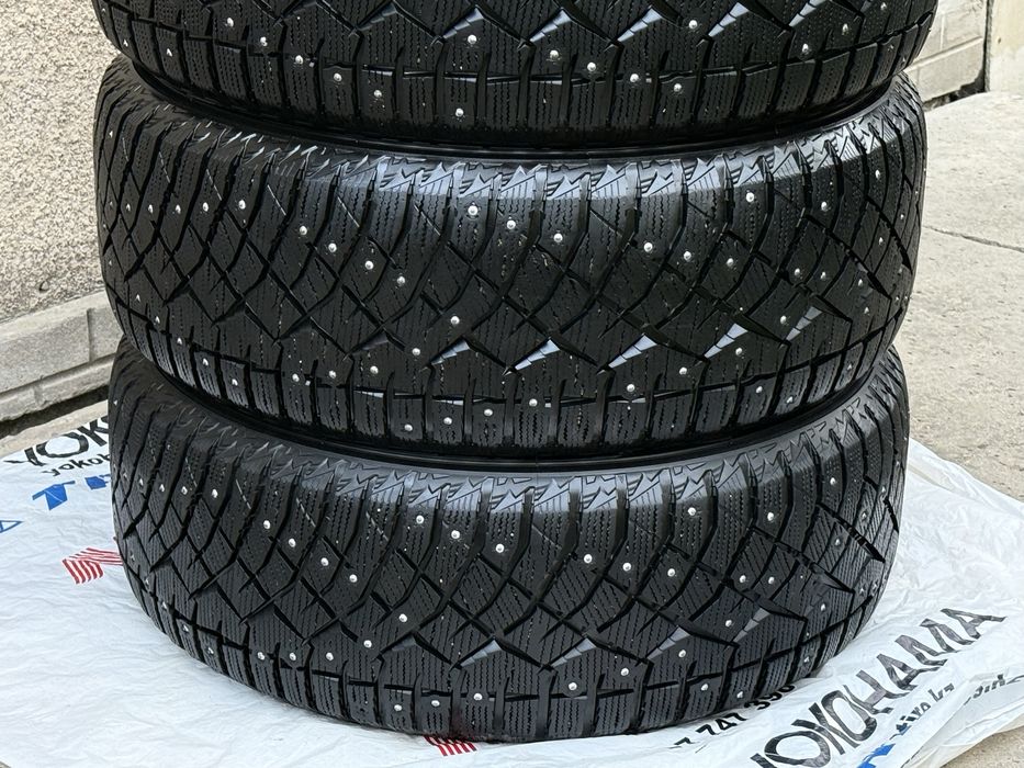 235|55 R18. Nitto Therma Spike.