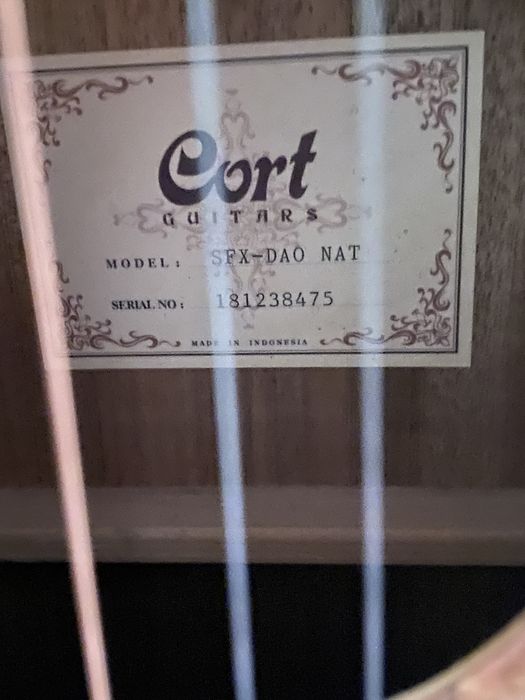 продам электроакустическую гитару Cort