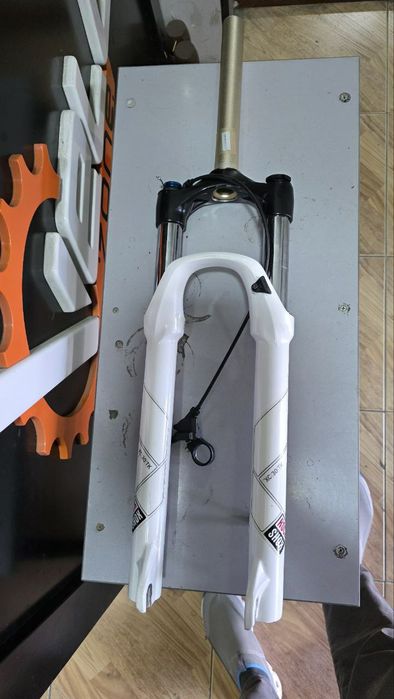 Продам или обменяю оригинал вилку Rock Shox (26) XC 30 Turn key
