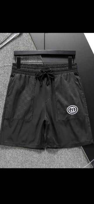 Pantaloni plajă Gucci, model 2026