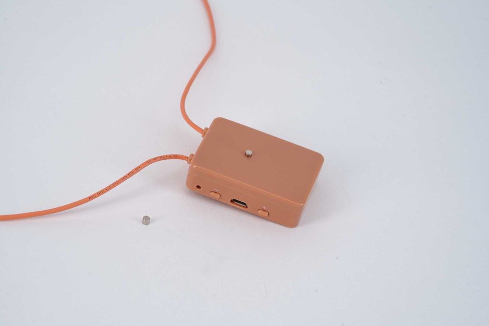 Cutiuta GSM Casca de Copiat si Nano Casti de Copiat Microvibratii