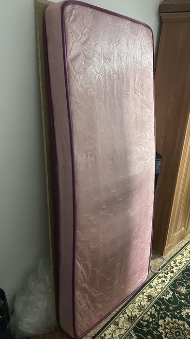 Продам кровать с матрасом