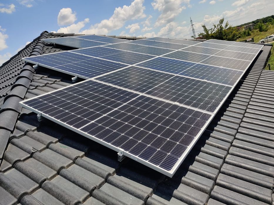Montaj Panouri Fotovoltaice Montaj  invertoare solare hibrid , on-grid