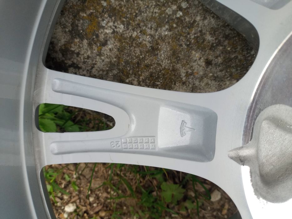 Джанти Tesla model Y R19