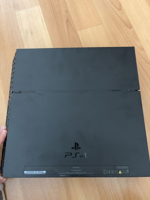 Vand playstation 4 cu sau fara jocuri
