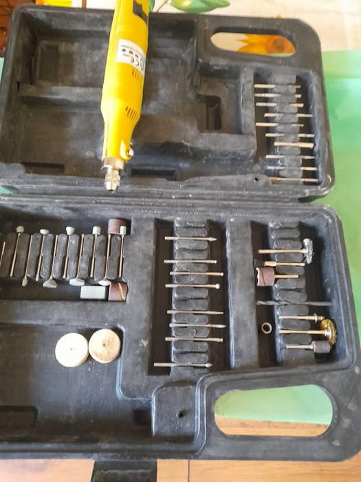 Minifreza cu accesorii