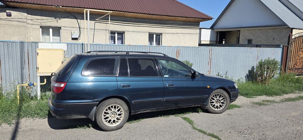 Продам Тойота Карина е