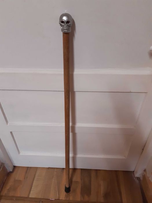 Bastoane medicale din lemn D.B Stockfracht si unul cu craniu metalic