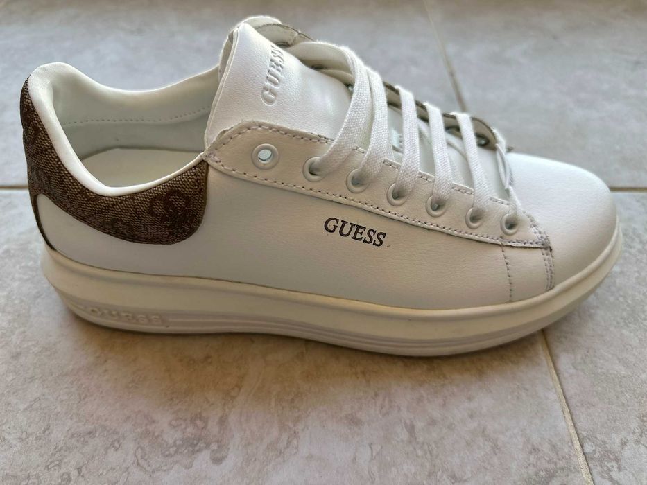 Кожени обувки GUESS VIBO