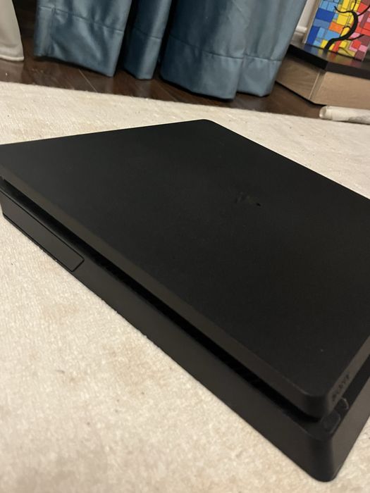 Ps4 Slimp impecabil cu 2 manete, incarcator si 14 jocuri