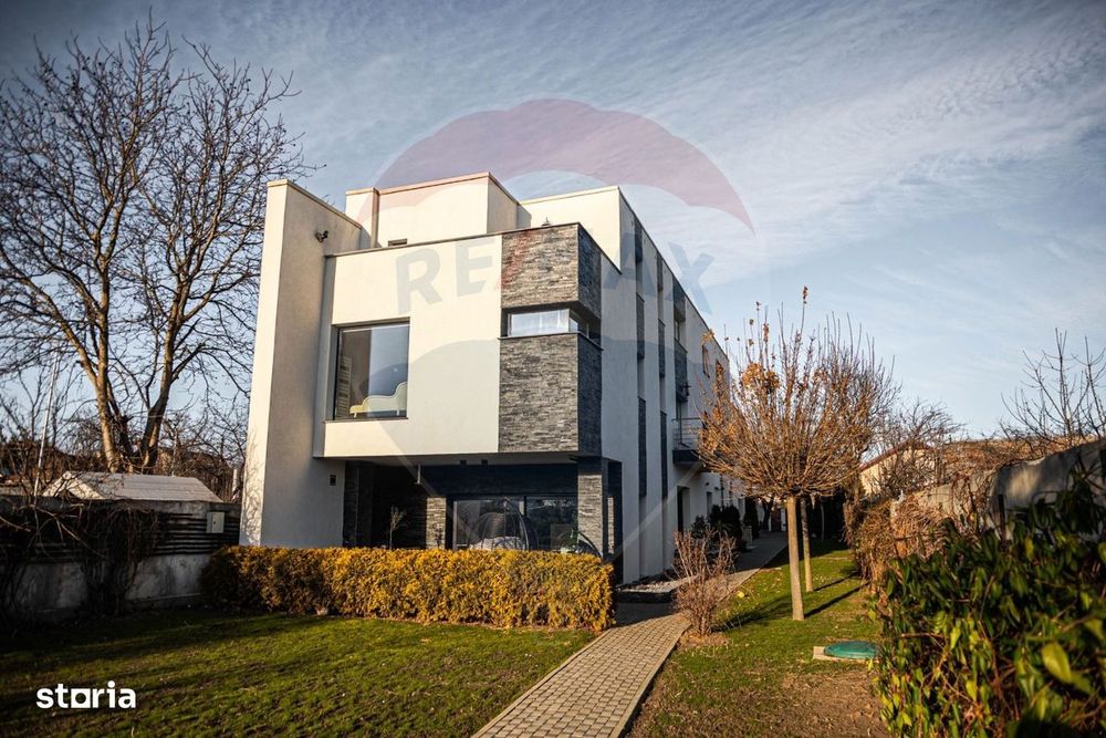 Casă / Vilă de lux cu 6 camere de vânzare în Șcheia, Suceava