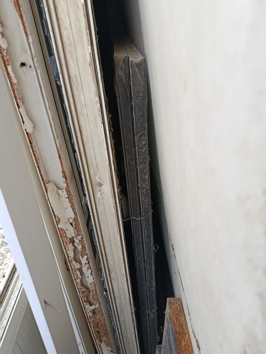 Ақ түсті шағын қойма