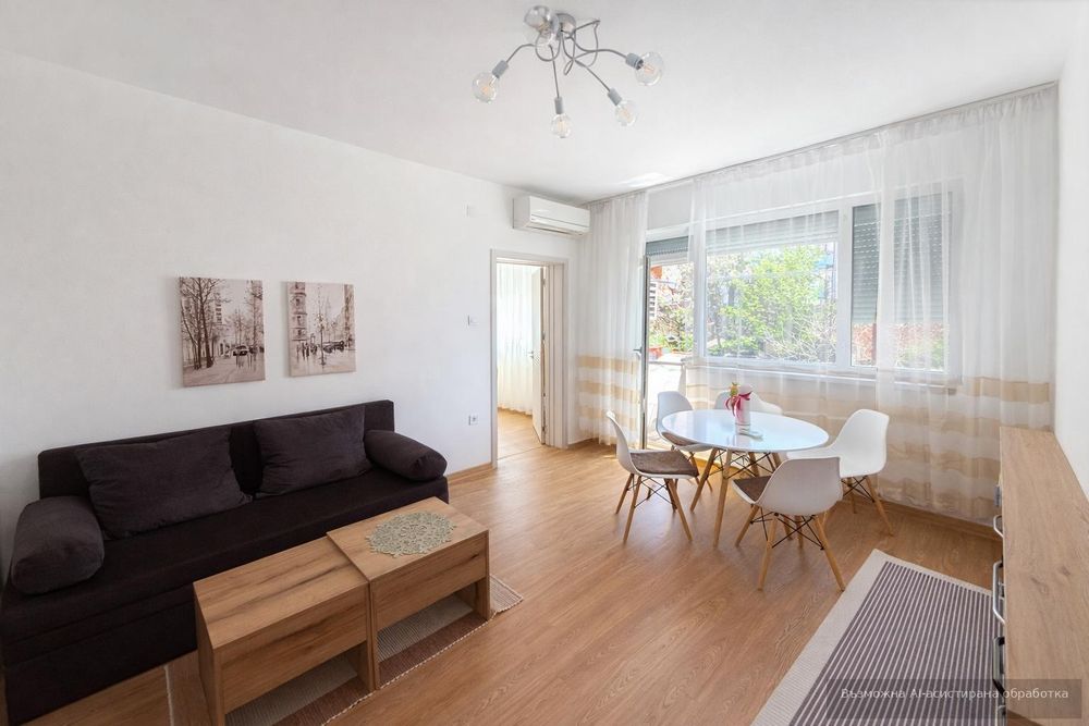 Тристаен апартамент в района на Центъра