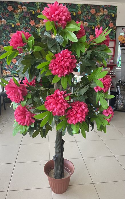 Цветок искусственный- очень красивый.