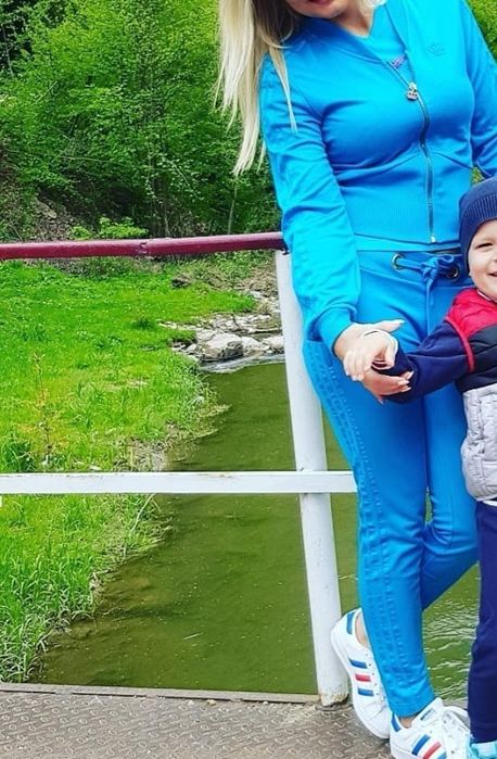 Vând trening Adidas