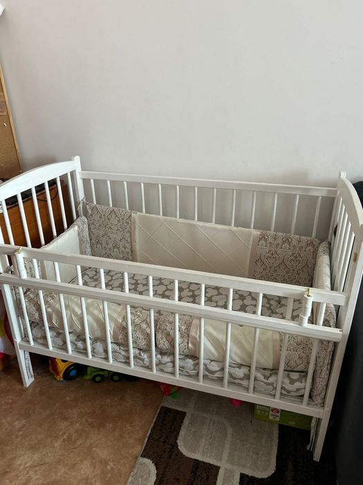 Кроватка с бортиками