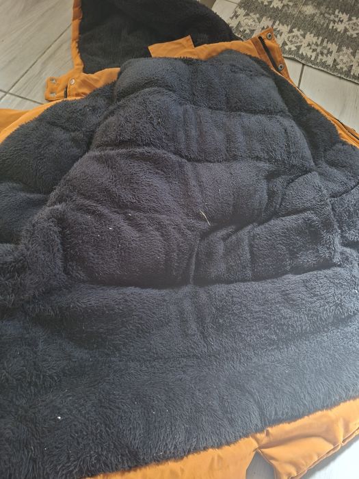 Vând geaca cu piele fina