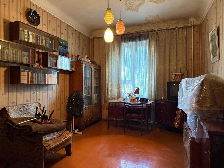 (Добрый) Ш Руставели, Высокопотолчка 83 м², 3/3/4, Срочная продажа