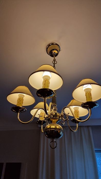 Lustra clasică la preț modern :) Suedia