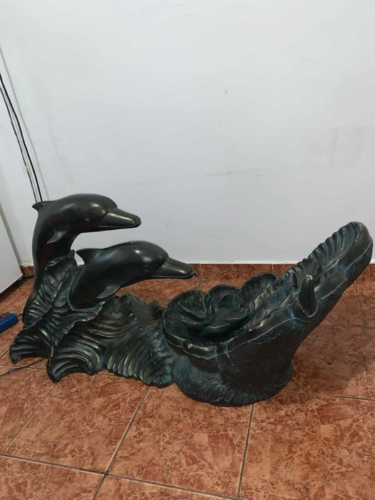 Masa delfin fantana arteziana