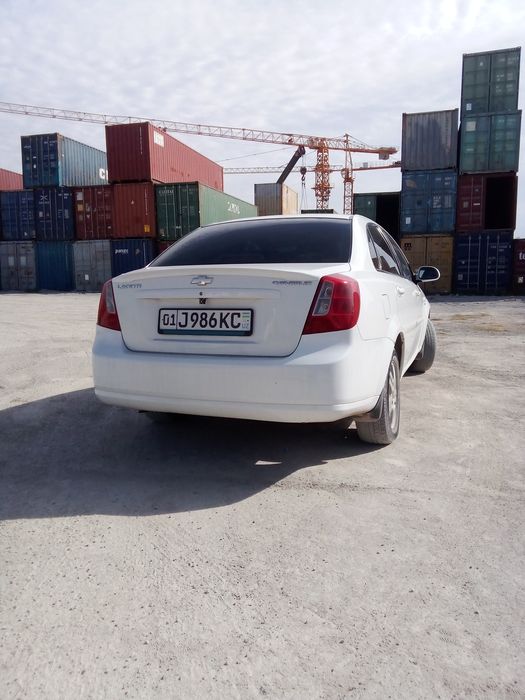 Срочна сотилади Ласетти афтомат