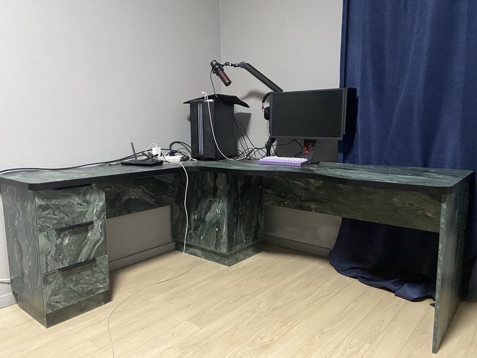 Стол компьютерный, Г-образный