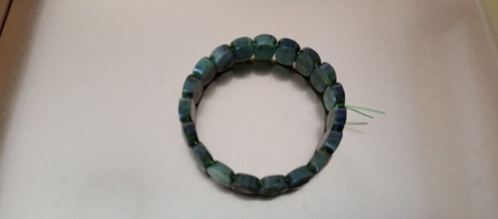 Гривна от нефрит