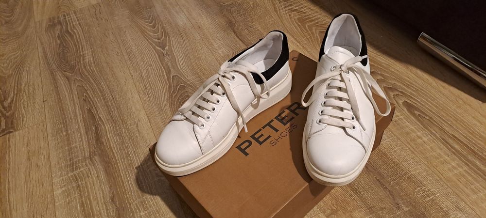 Pantofi sport "" adidasi " piele  interior si exterior.