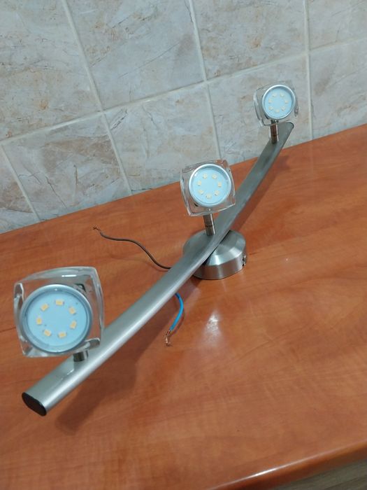 Candelabru modern cu trei becuri led