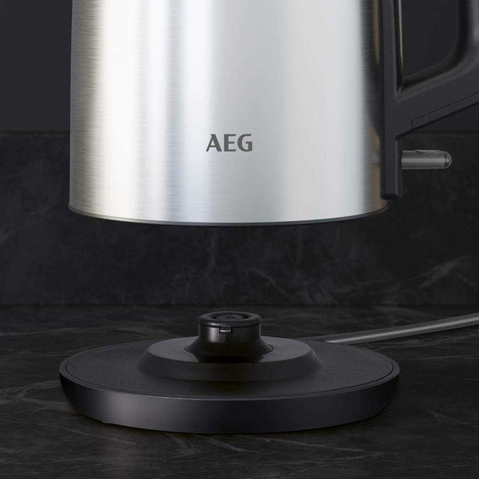 ЕЛЕКТРИЧЕСКА КАНА AEG K3-1-3ST 2200W,  1.7 литра матова неръждаема стомана