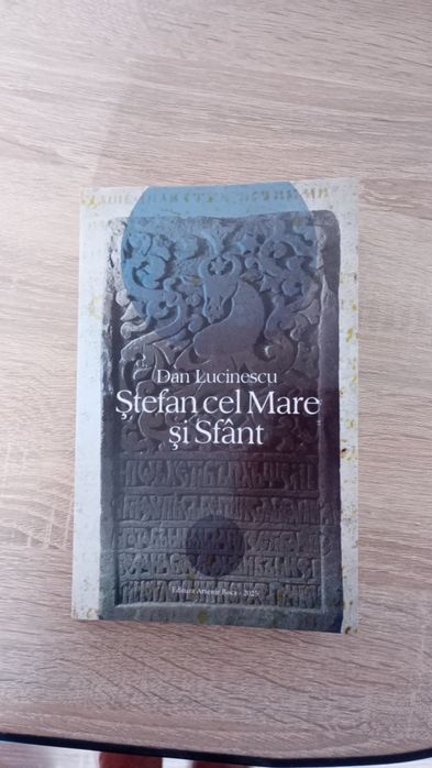 Vând două cărți istorice
